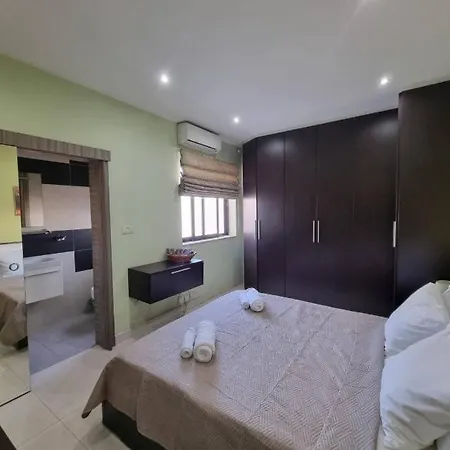 Your Oasis In St Julian Close To The Sea בית הארחה