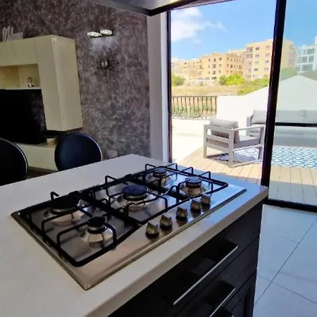 Your Oasis In St Julian Close To The Sea *